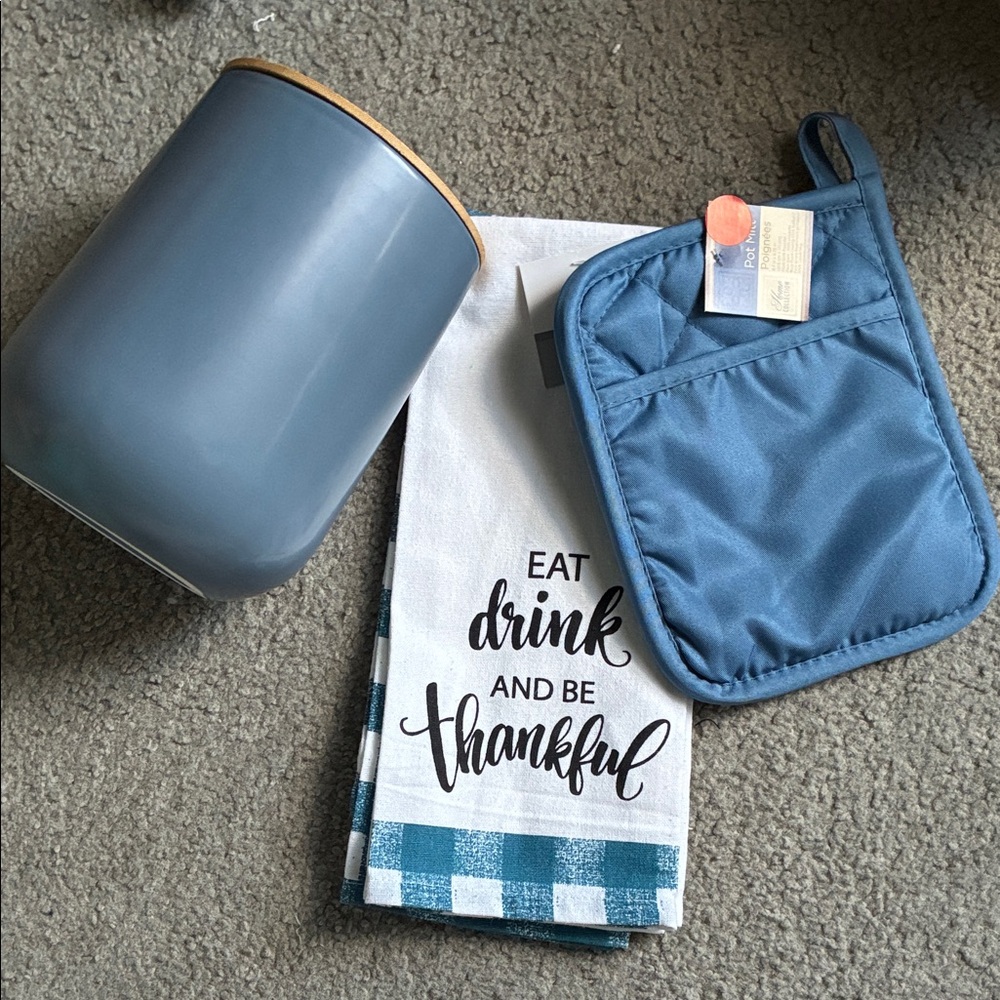 NWT Kitchen Bundle Pot Mitt Towel Ceramic Canister Blue themed